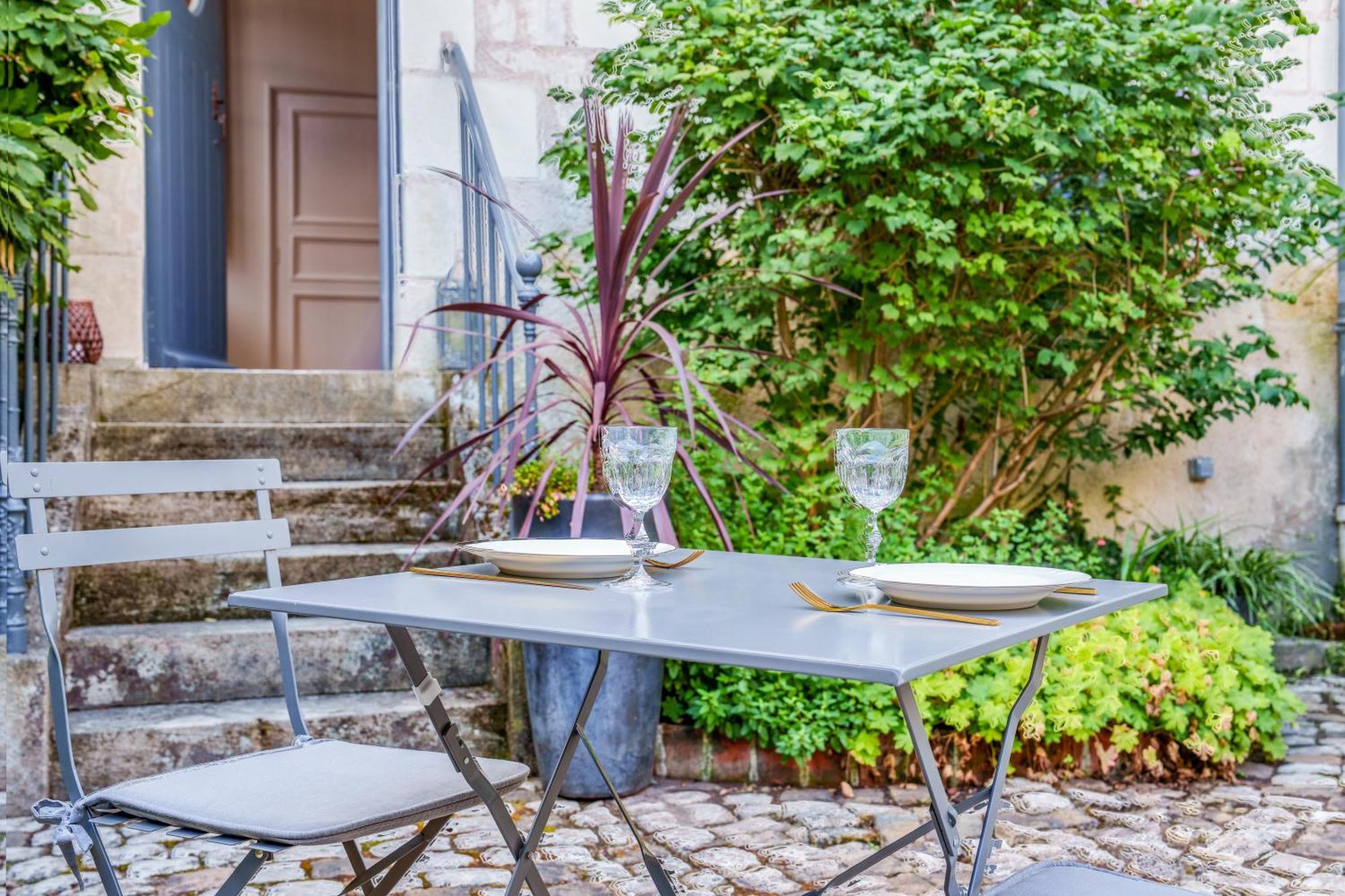 Appartement Raffine Vue Cathedrale, Jardin, Wifi تور المظهر الخارجي الصورة