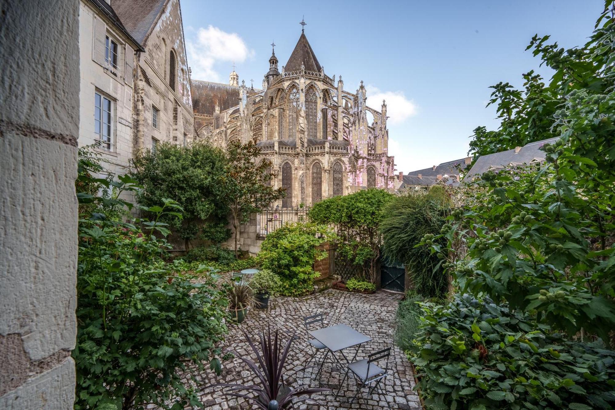 Appartement Raffine Vue Cathedrale, Jardin, Wifi تور المظهر الخارجي الصورة