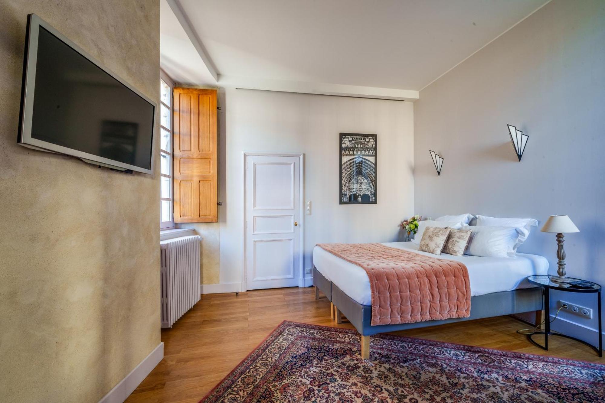 Appartement Raffine Vue Cathedrale, Jardin, Wifi تور المظهر الخارجي الصورة