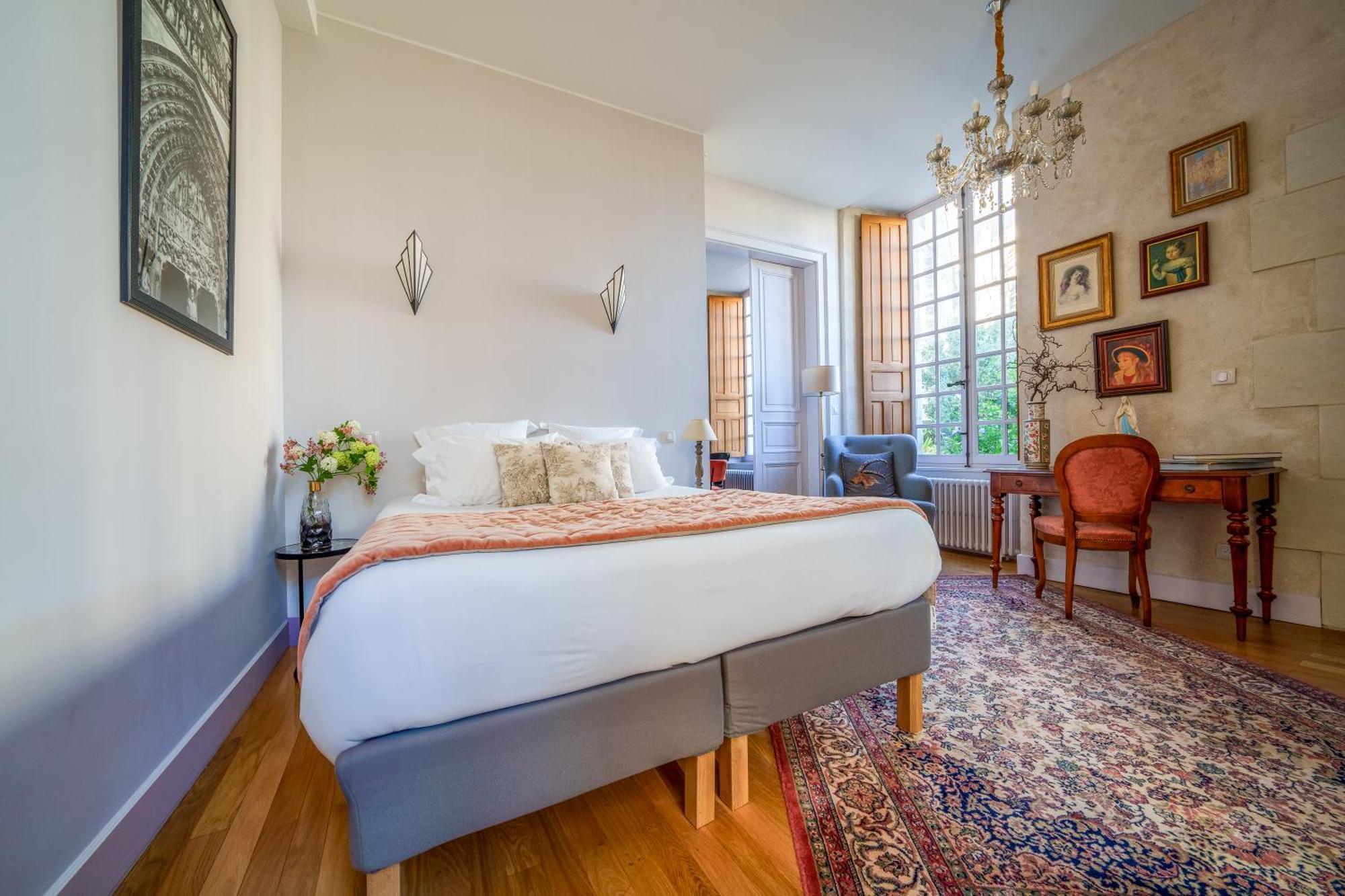 Appartement Raffine Vue Cathedrale, Jardin, Wifi تور المظهر الخارجي الصورة