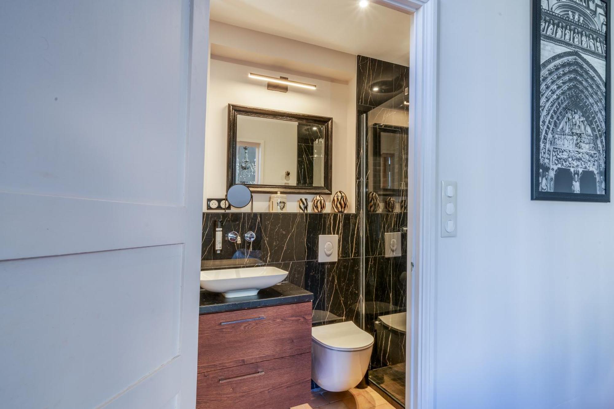 Appartement Raffine Vue Cathedrale, Jardin, Wifi تور المظهر الخارجي الصورة