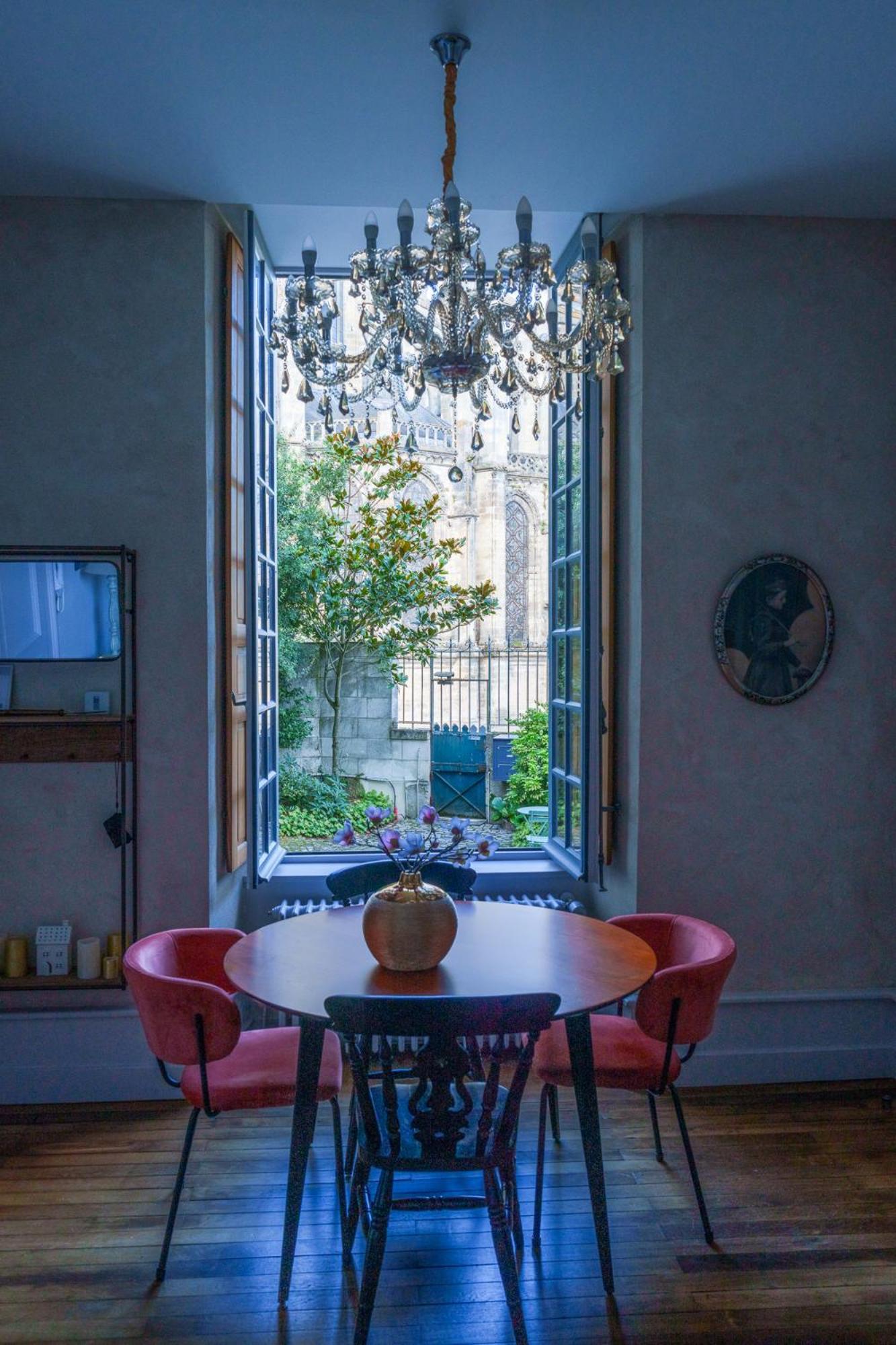 Appartement Raffine Vue Cathedrale, Jardin, Wifi تور المظهر الخارجي الصورة